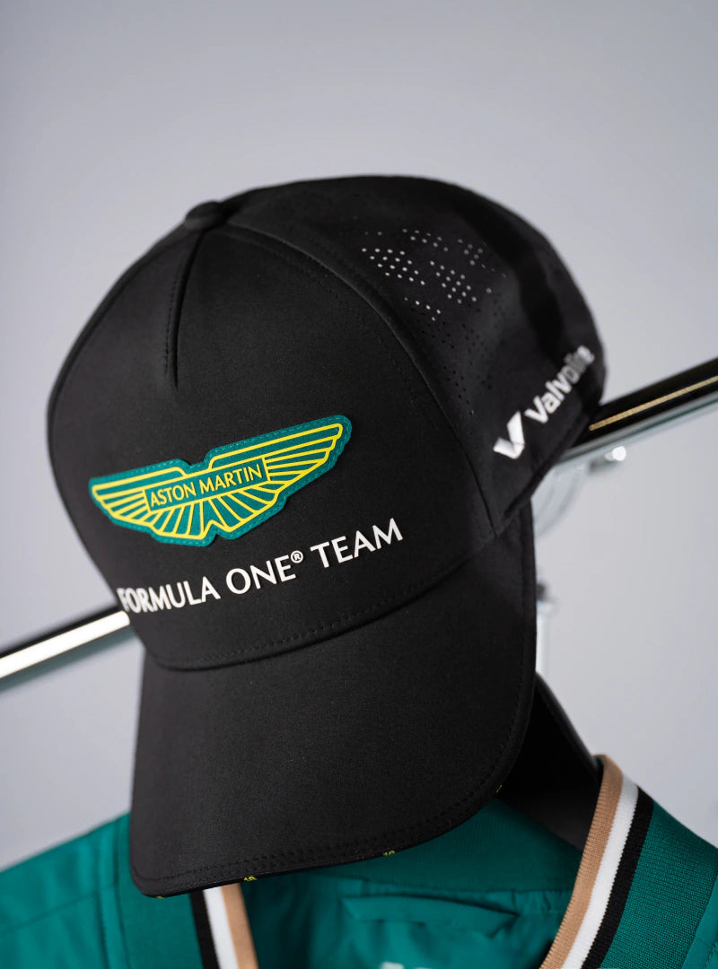 Aston_martin_f1_Cap_dash_racegear_2025.webp